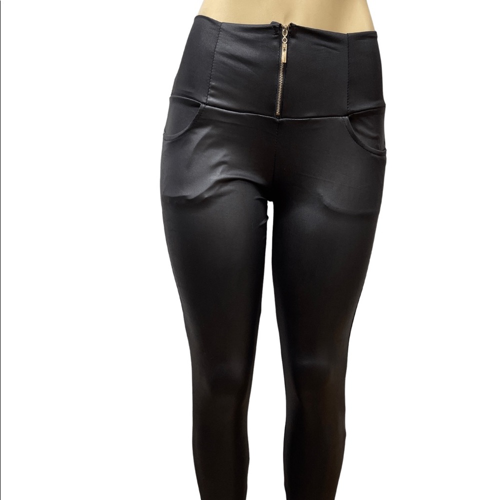 Women’s Black PU Look leggings with zipper